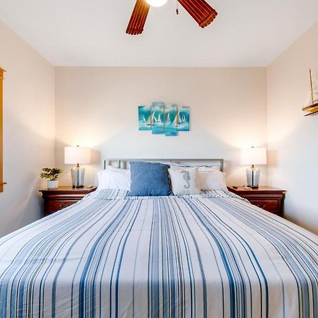 Blue Wave Heights Villa ลินคอล์น ซิตี้ ภายนอก รูปภาพ