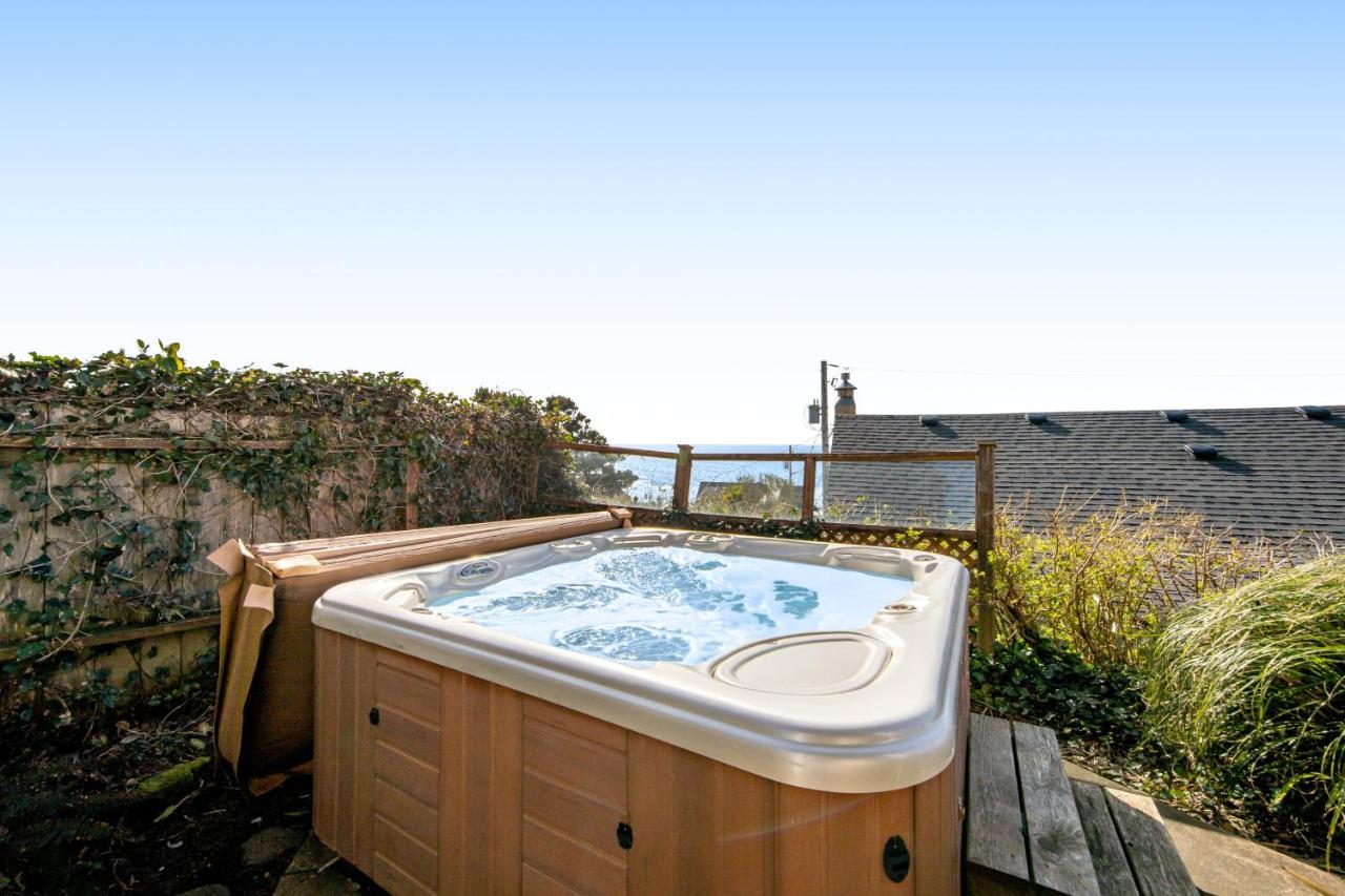 Blue Wave Heights Villa ลินคอล์น ซิตี้ ภายนอก รูปภาพ