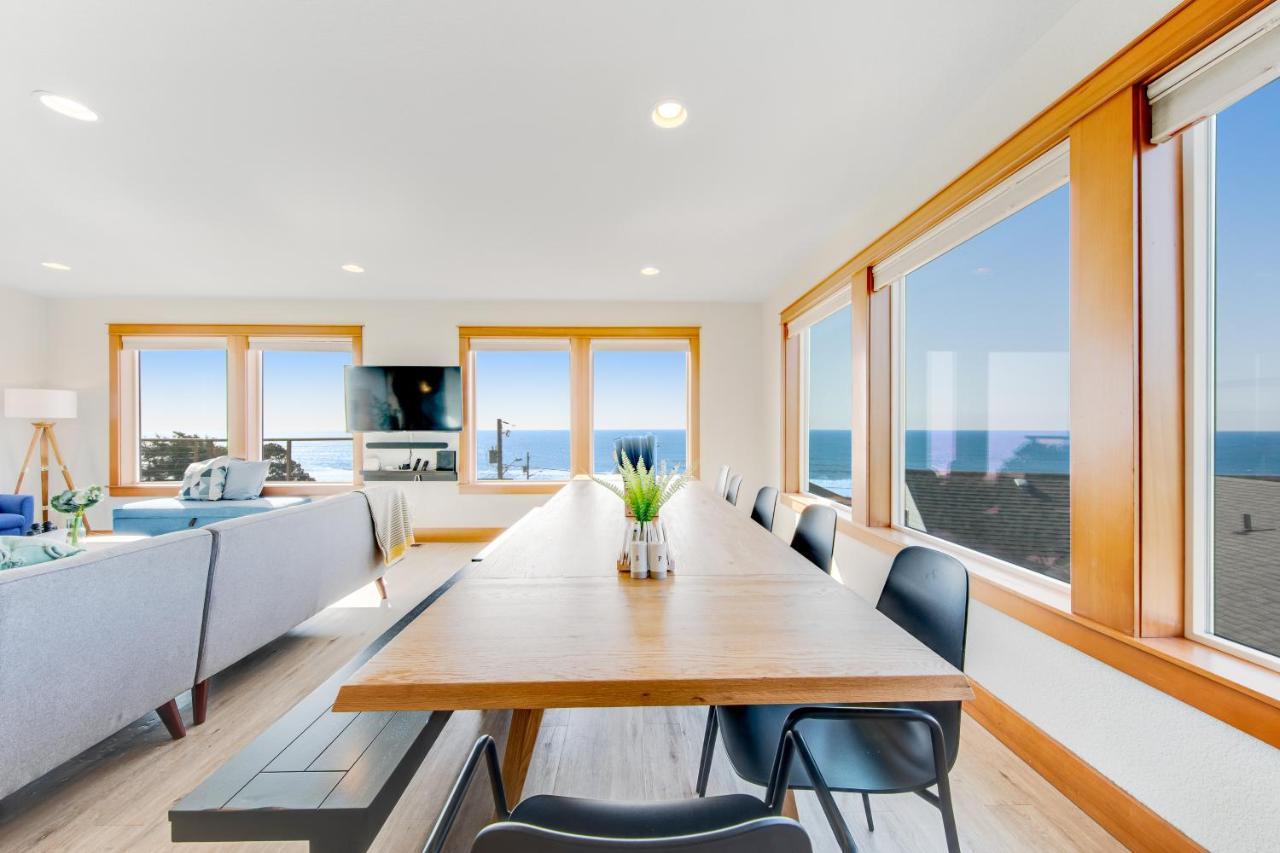 Blue Wave Heights Villa ลินคอล์น ซิตี้ ภายนอก รูปภาพ