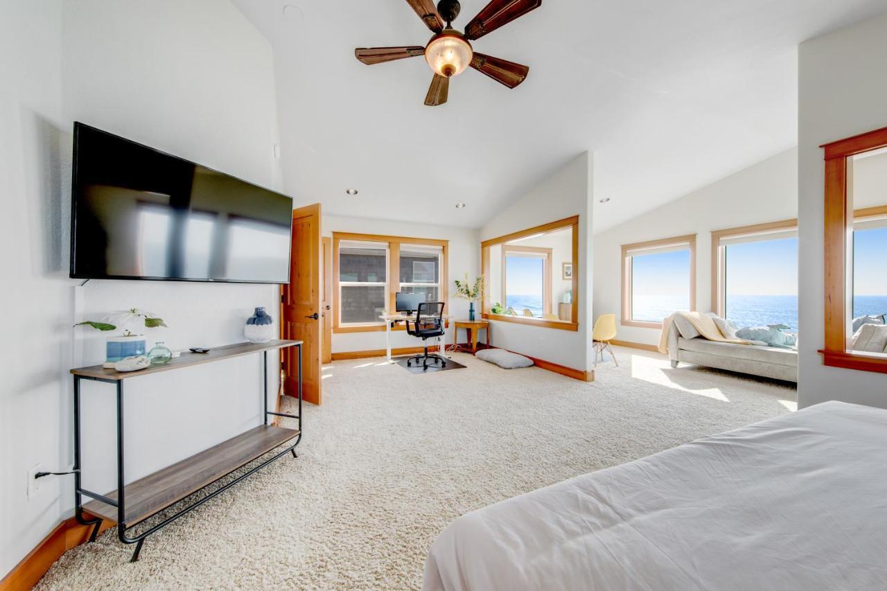 Blue Wave Heights Villa ลินคอล์น ซิตี้ ภายนอก รูปภาพ