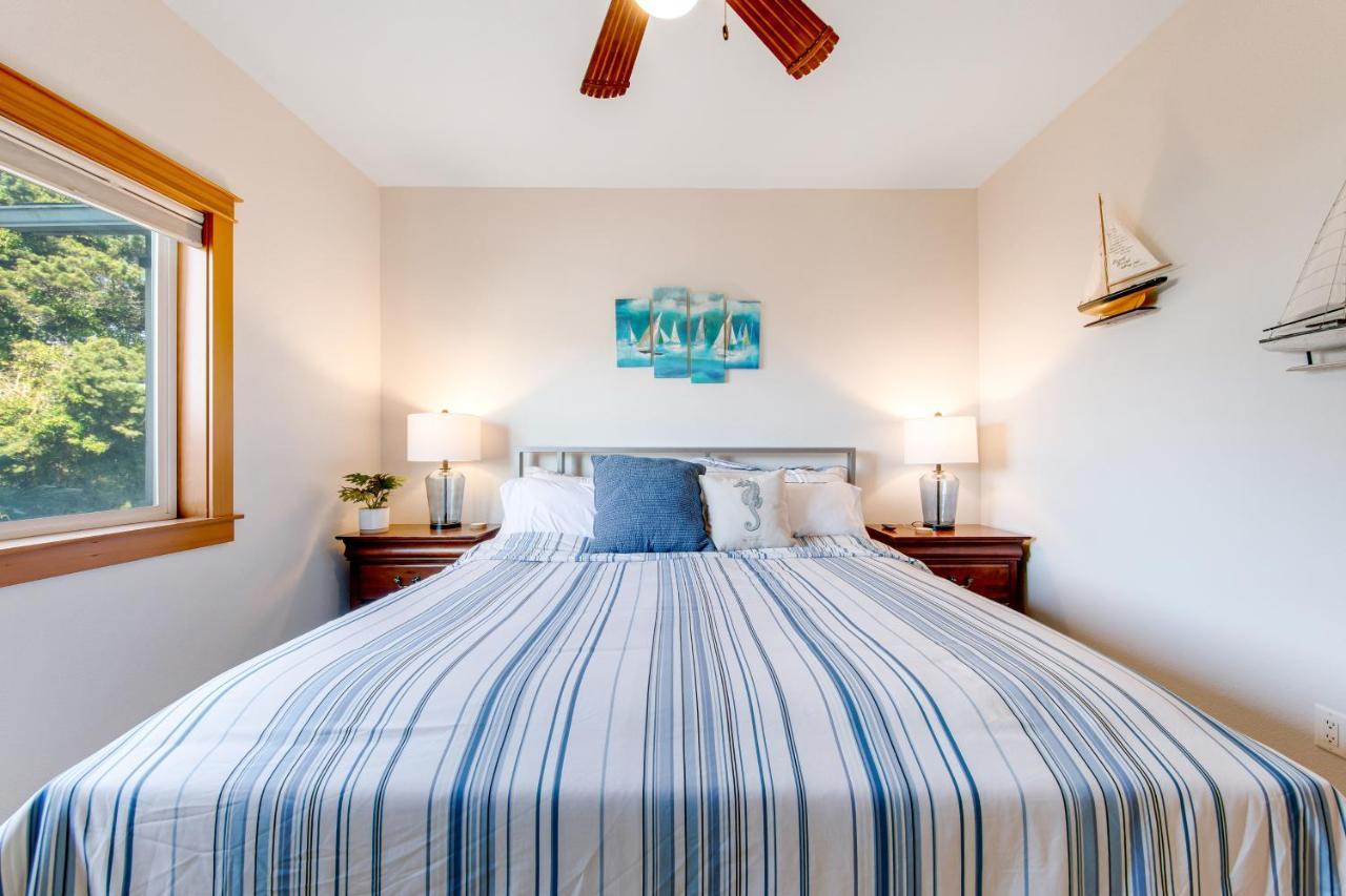 Blue Wave Heights Villa ลินคอล์น ซิตี้ ภายนอก รูปภาพ